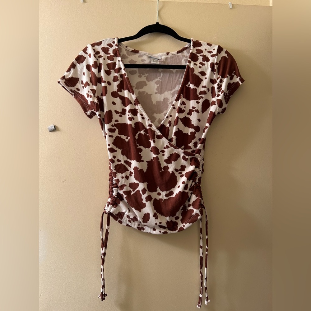 Ruched cow print shirt, Size M